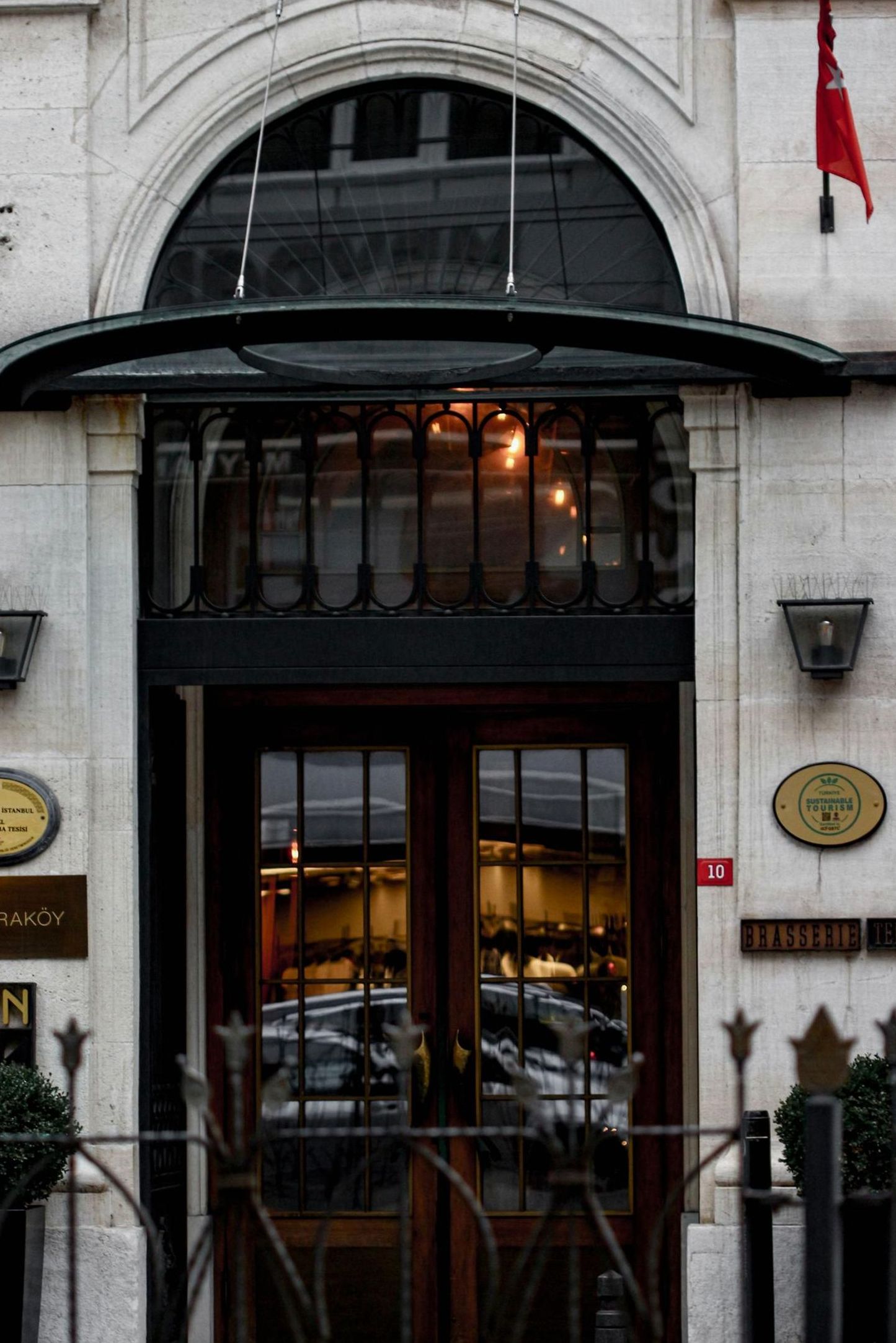 Golden Moments Hotel Exterior